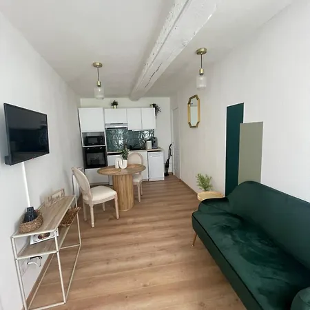 Au Coeur De La Baie Apartment *